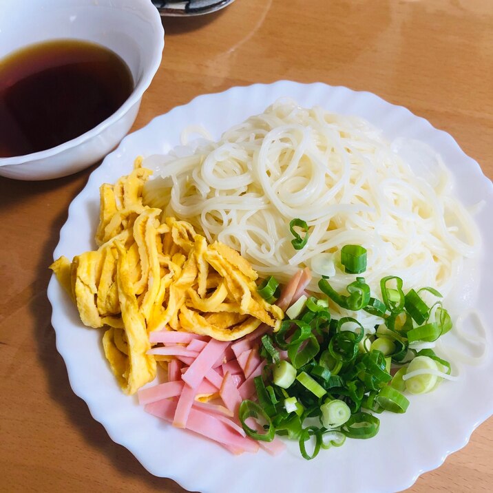 夏にさっぱり♪彩りそうめん